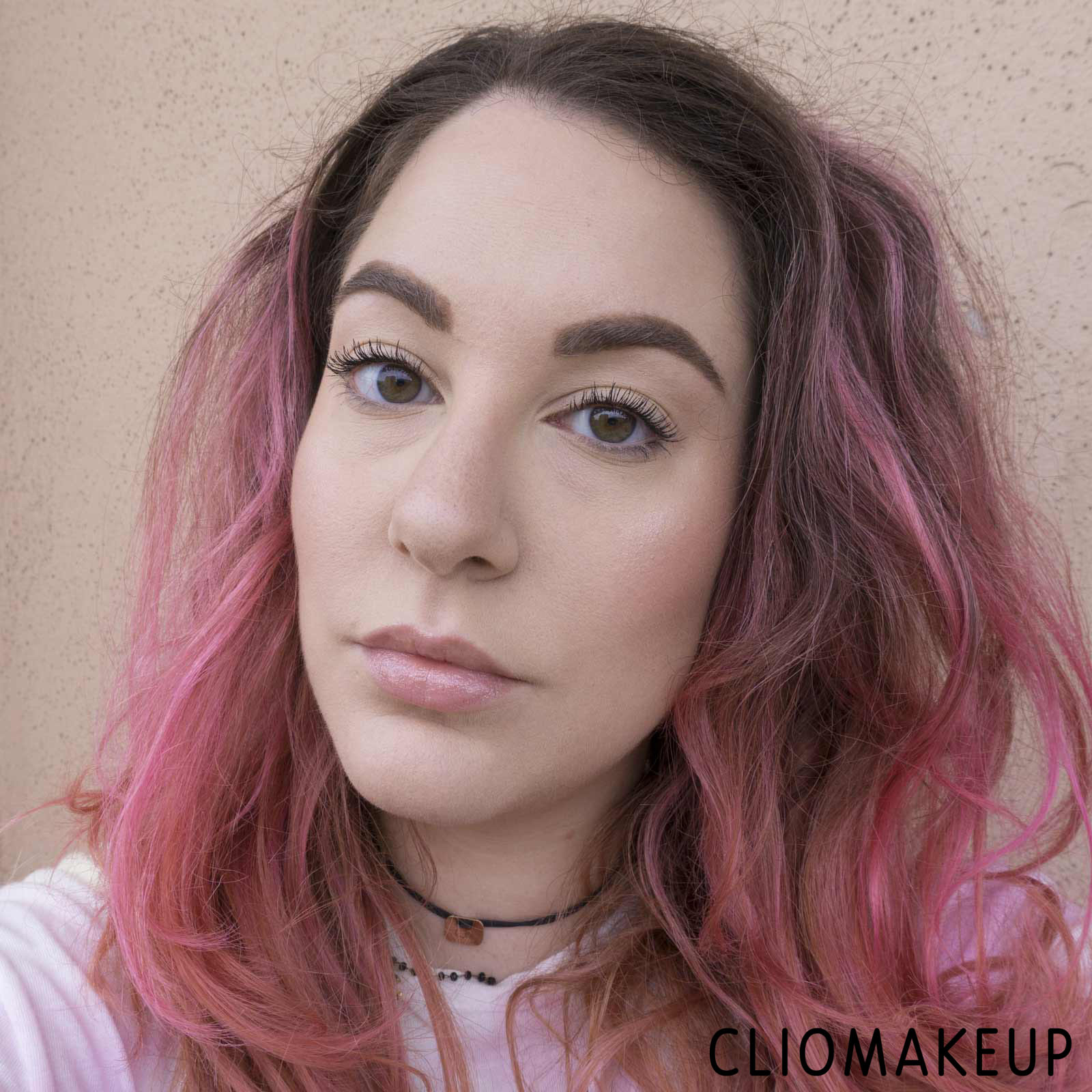 cliomakeup-recensione-cipria-marc-jacobs-finish-line-perfecting-coconut-setting-powder-14