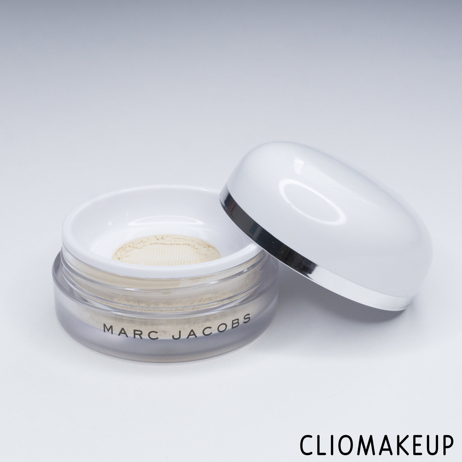 cliomakeup-recensione-cipria-marc-jacobs-finish-line-perfecting-coconut-setting-powder-5