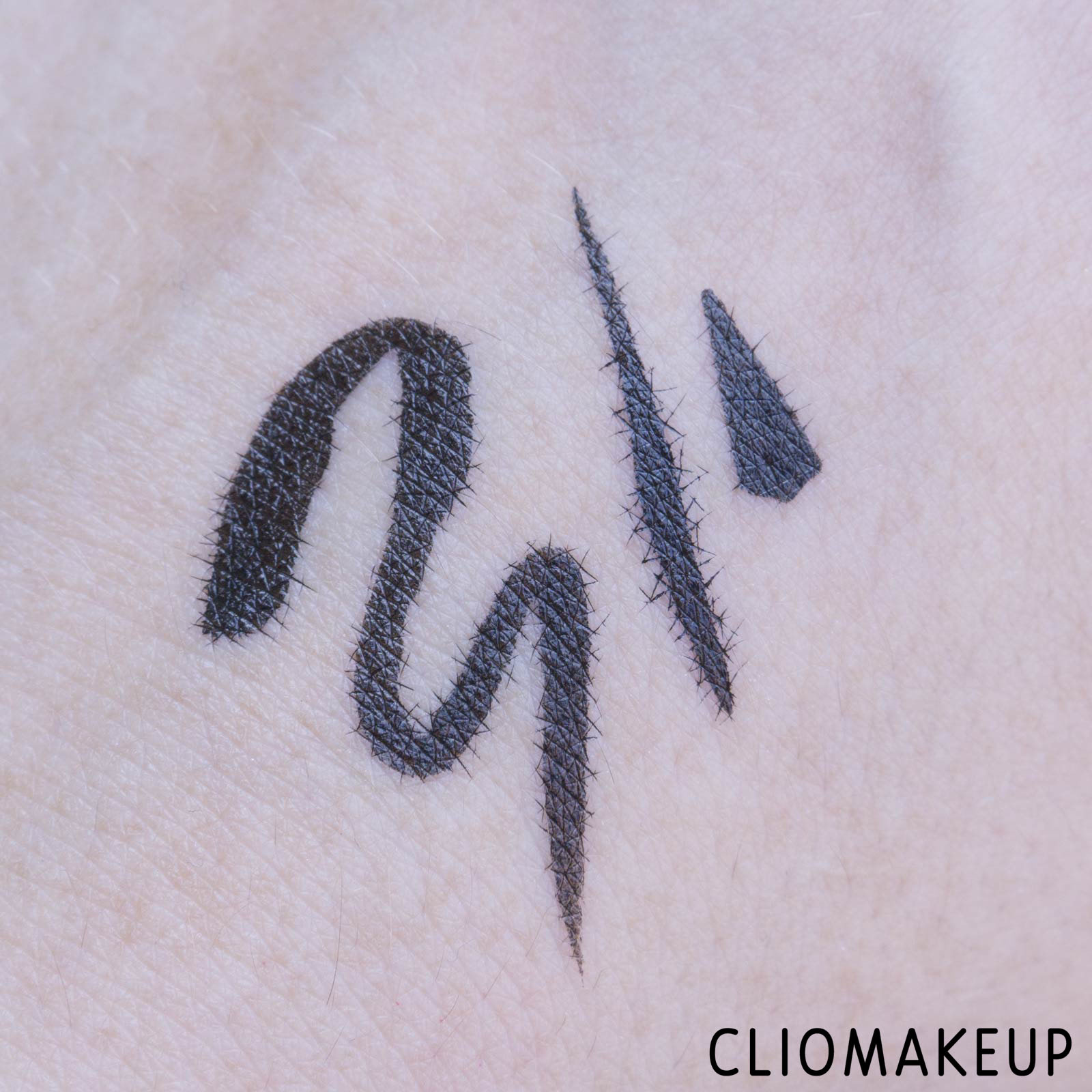 cliomakeup-recensione-lottie-london-stamp-liner-wing-edition-6