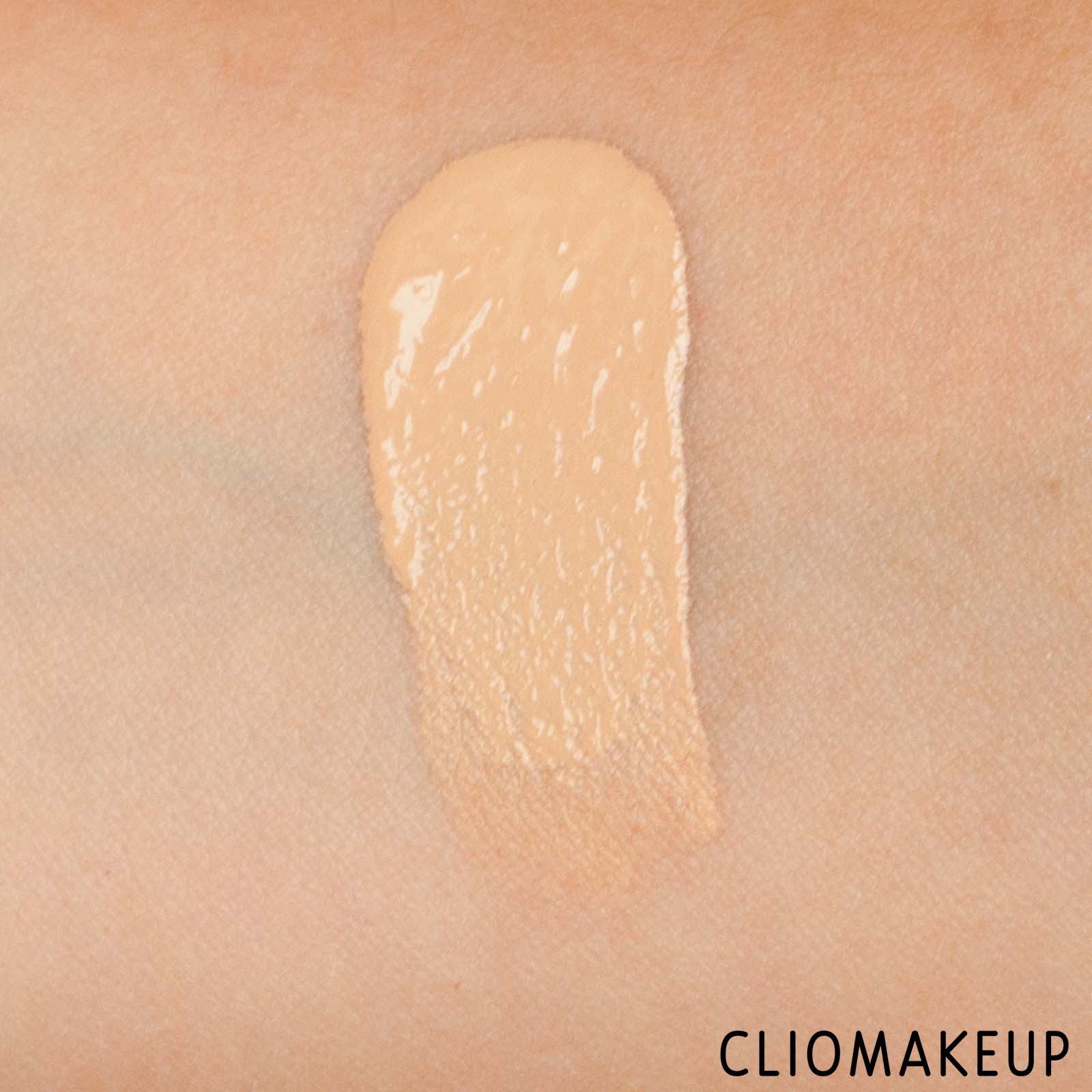 cliomakeup-recensione-fondotinta-kiko-insta-moisture-foundation-6
