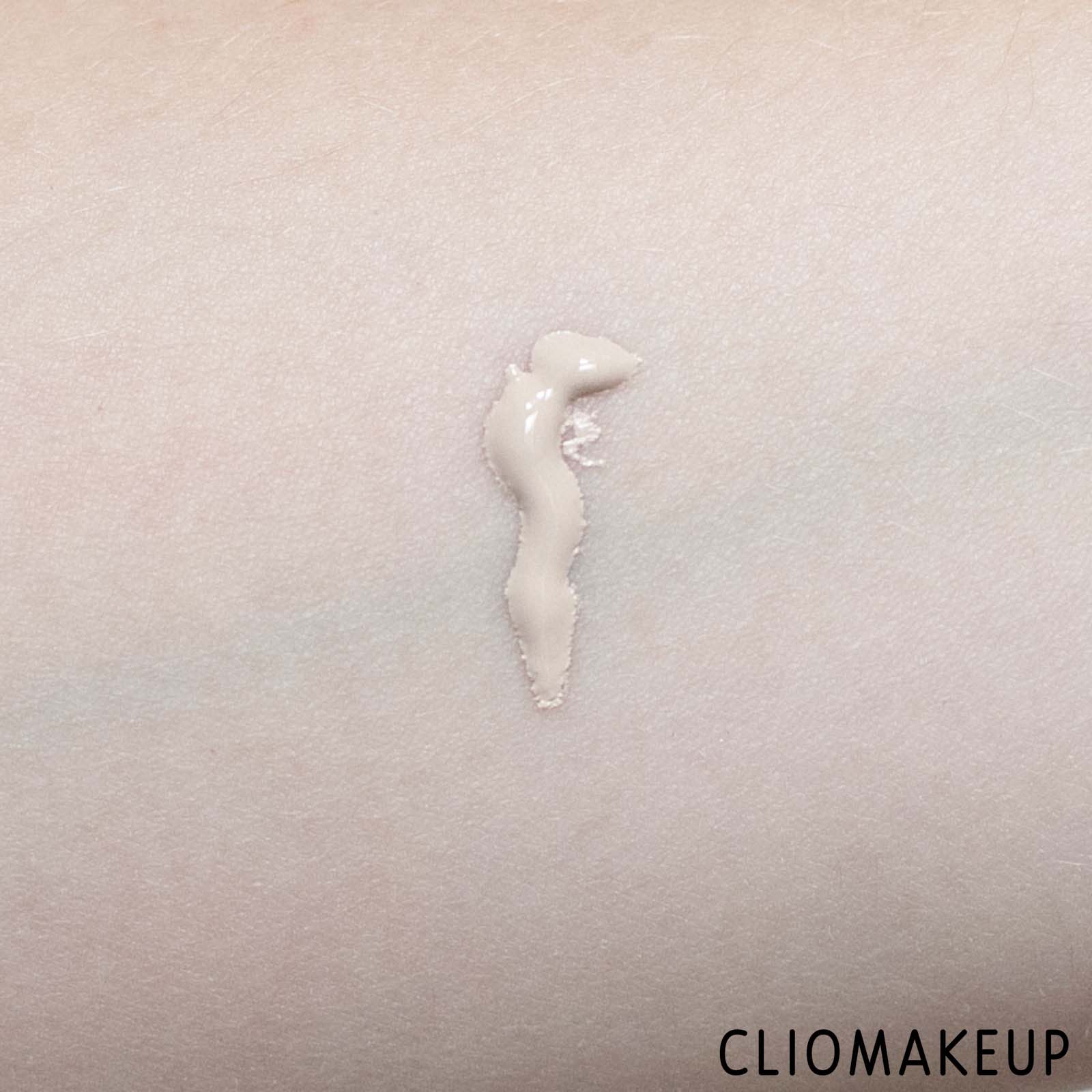 cliomakeup-recensione-correttore-revolution-pro-ultimate-coverage-crease.proof-concealer-6