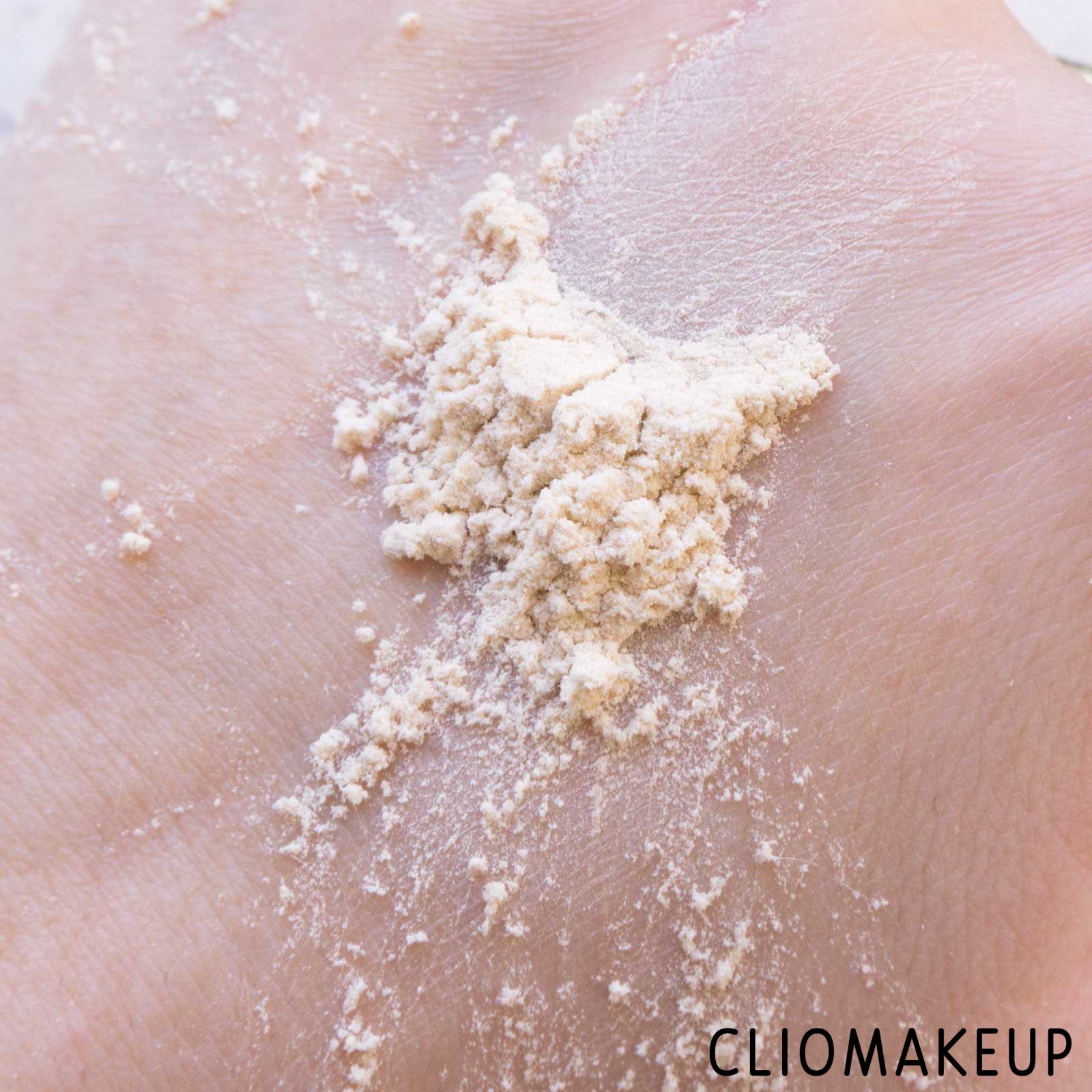 cliomakeup-recensione-cipria-laura-mercier-make-it-matte-setting-powder-puff-set-6