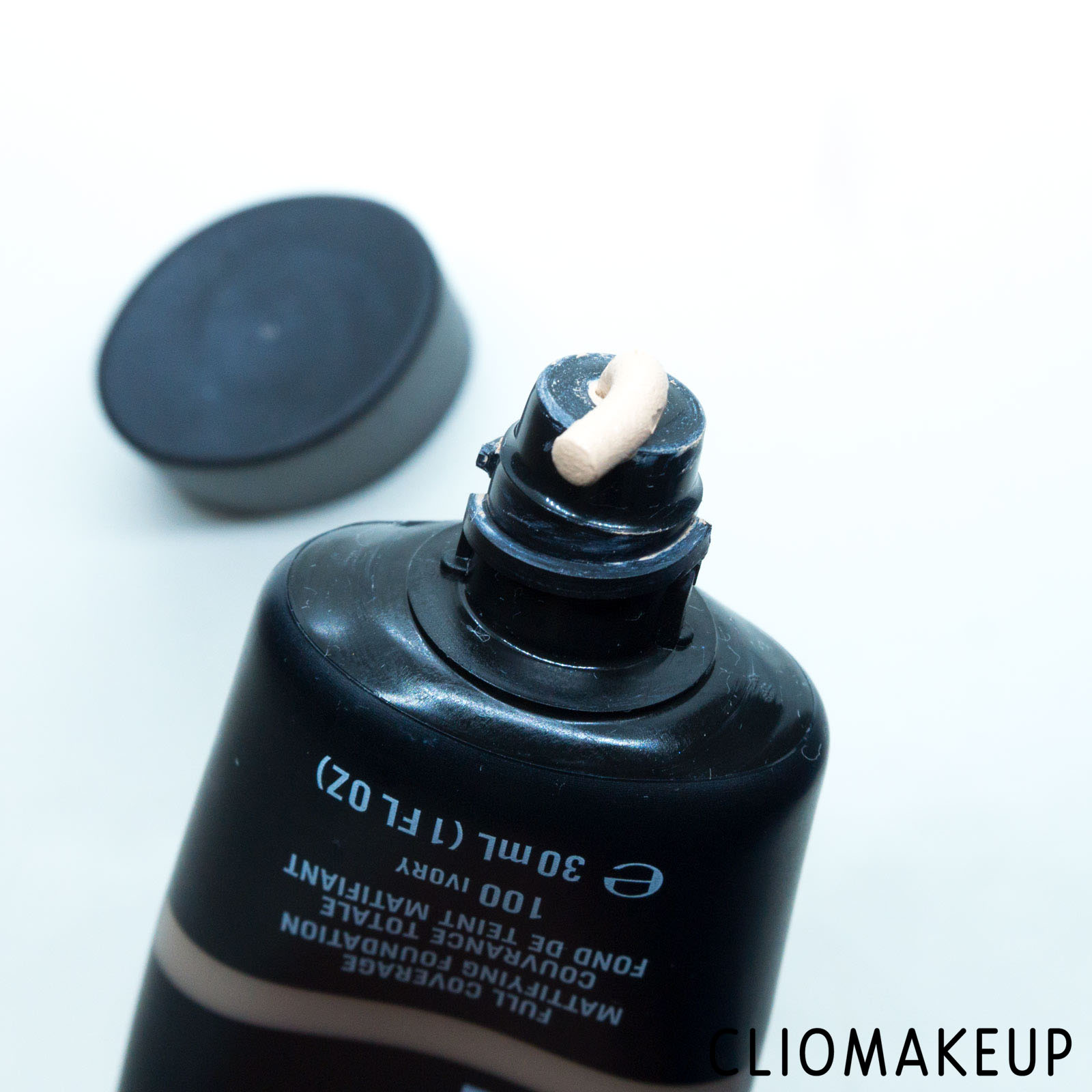 cliomakeup-recensione-fondotinta-rimmel-lasting-matte-full-coverage-mattifying-foundation-5