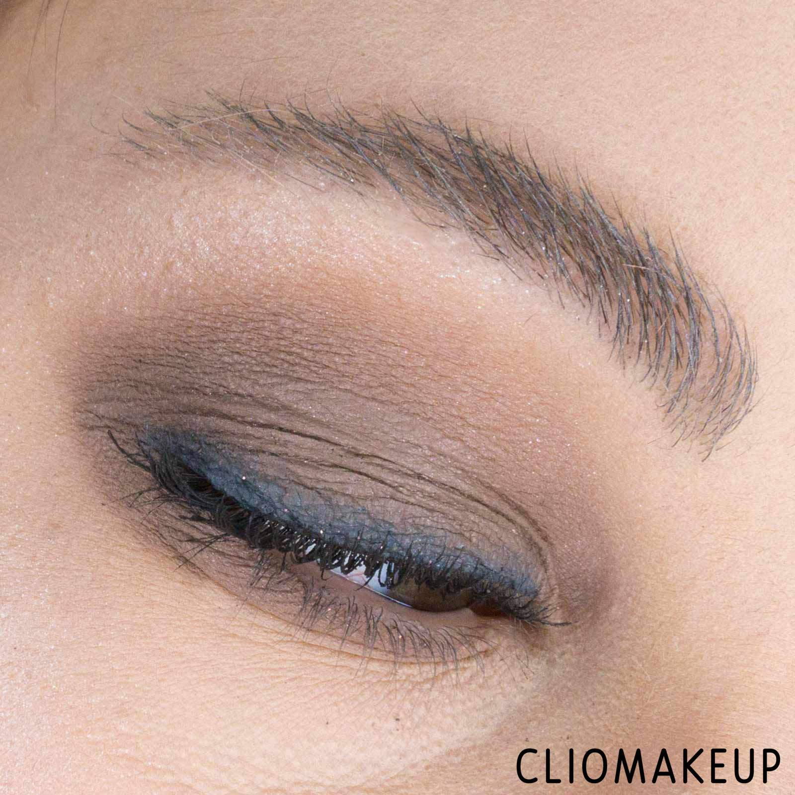 cliomakeup-recensione-ombretto-liquido-givenchy-ombre-interdite-12