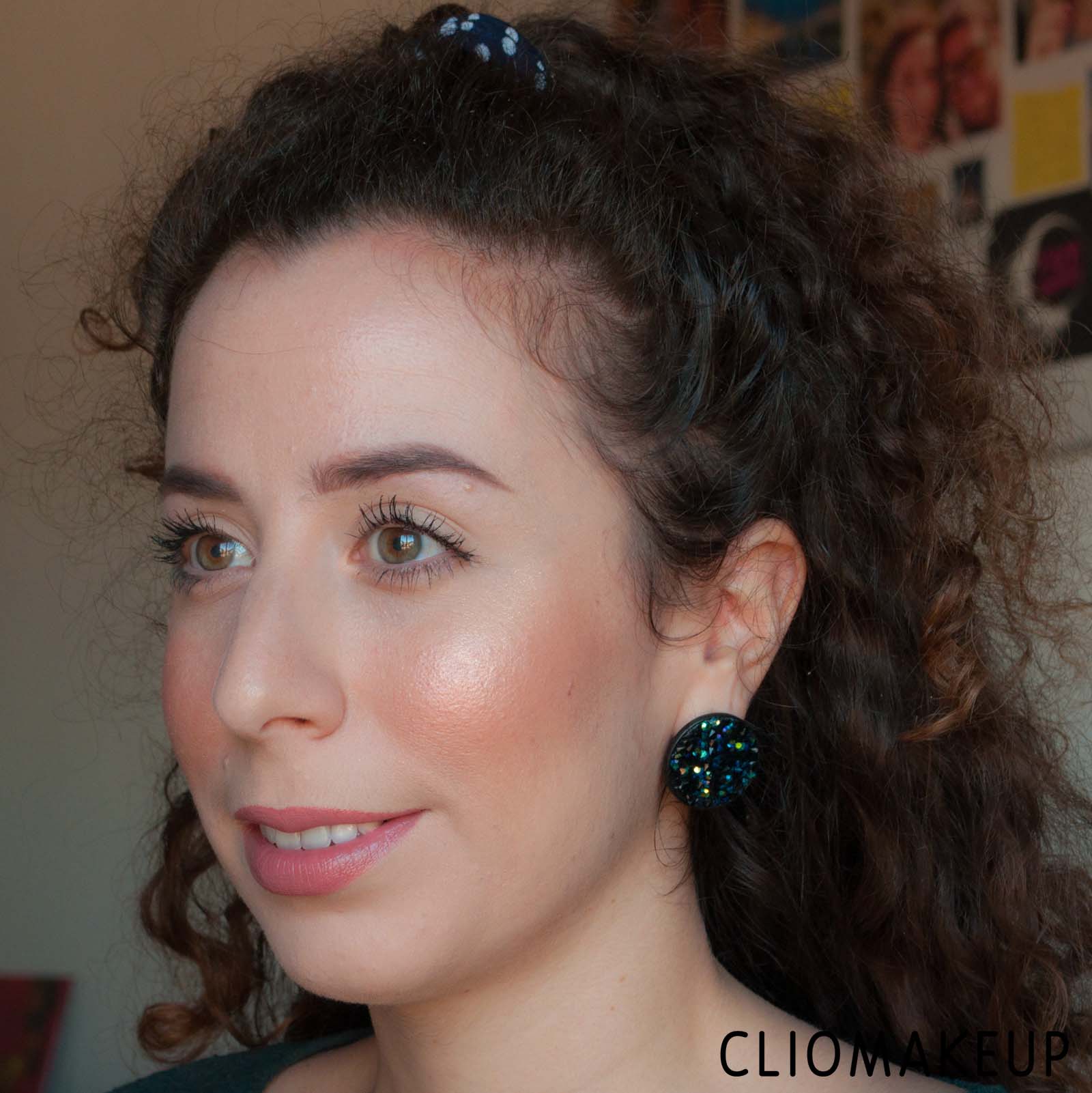 cliomakeup-recensione-illuminante-pupa-glow-obsession-compact-blush-highlighter-10