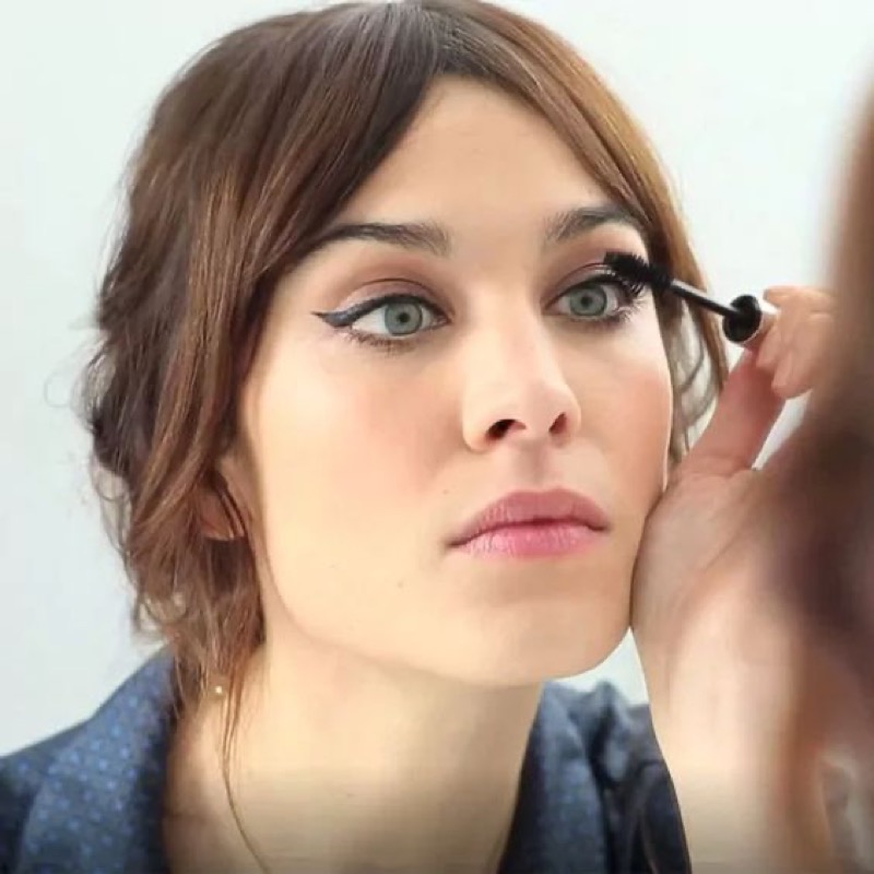 cliomakeup-beauty-look-5-minuti-12-alexa-chung