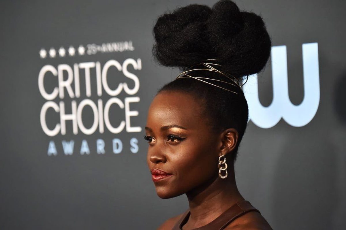 cliomakeup-critics-choice-awards-2020-look-15-lupita-capelli