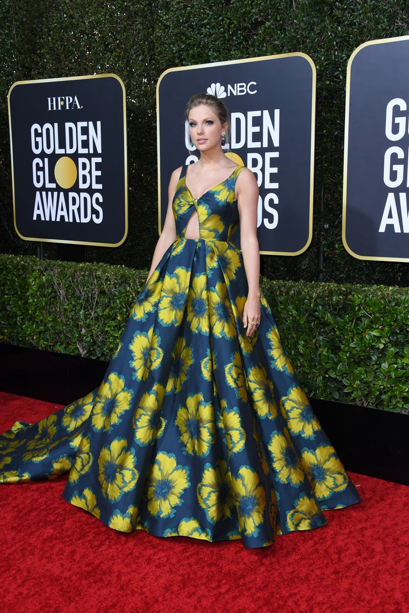 cliomakeup-golden-globe-2020-9-Taylor-Swift-Etro
