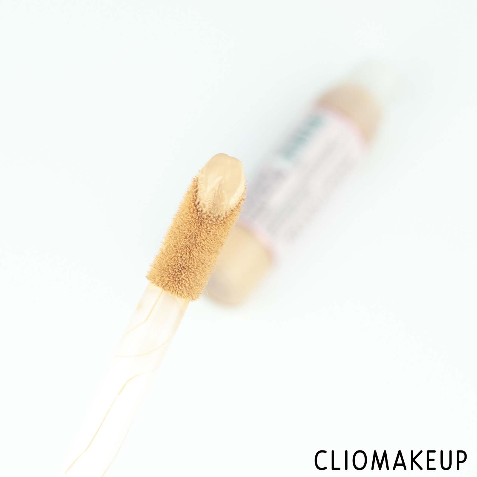 cliomakeup-recensione-correttore-makeup-revolution-conceal-e-hydrate-radiance-concealer-4