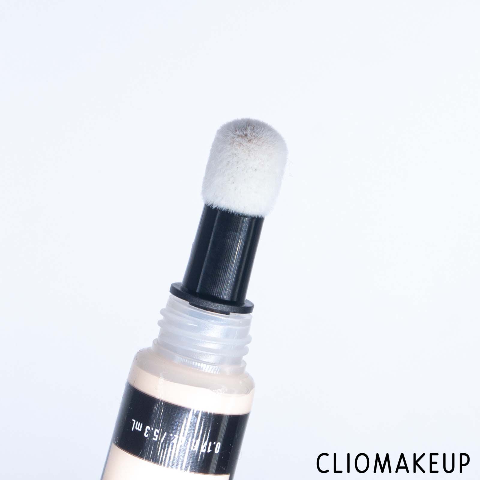 cliomakeup-recensione-correttore-nyx-born-to-glow!-radiant-concealer-5
