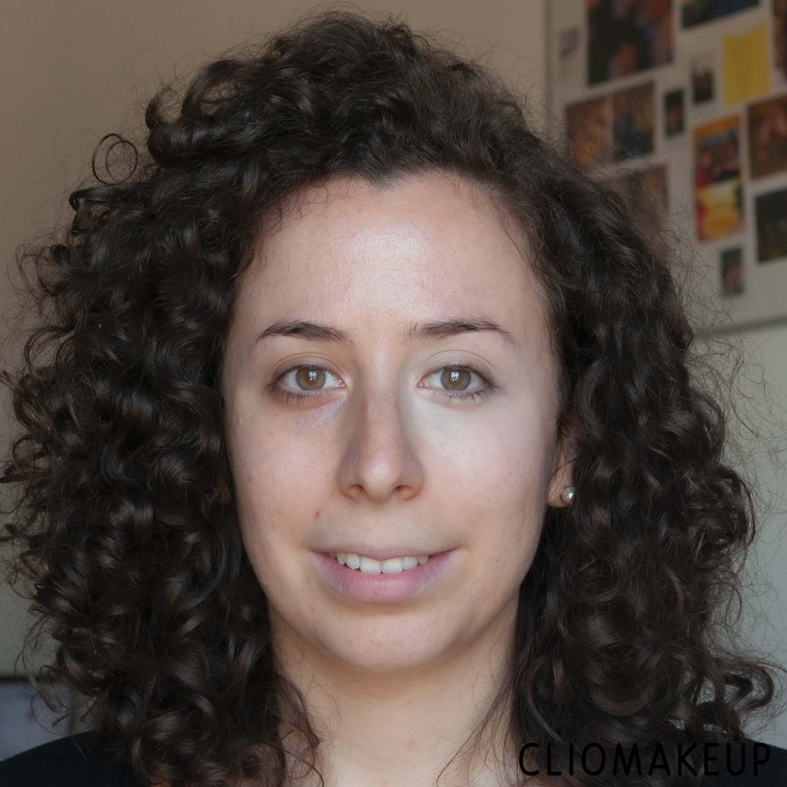 cliomakeup-recensione-correttore-nyx-born-to-glow!-radiant-concealer-8