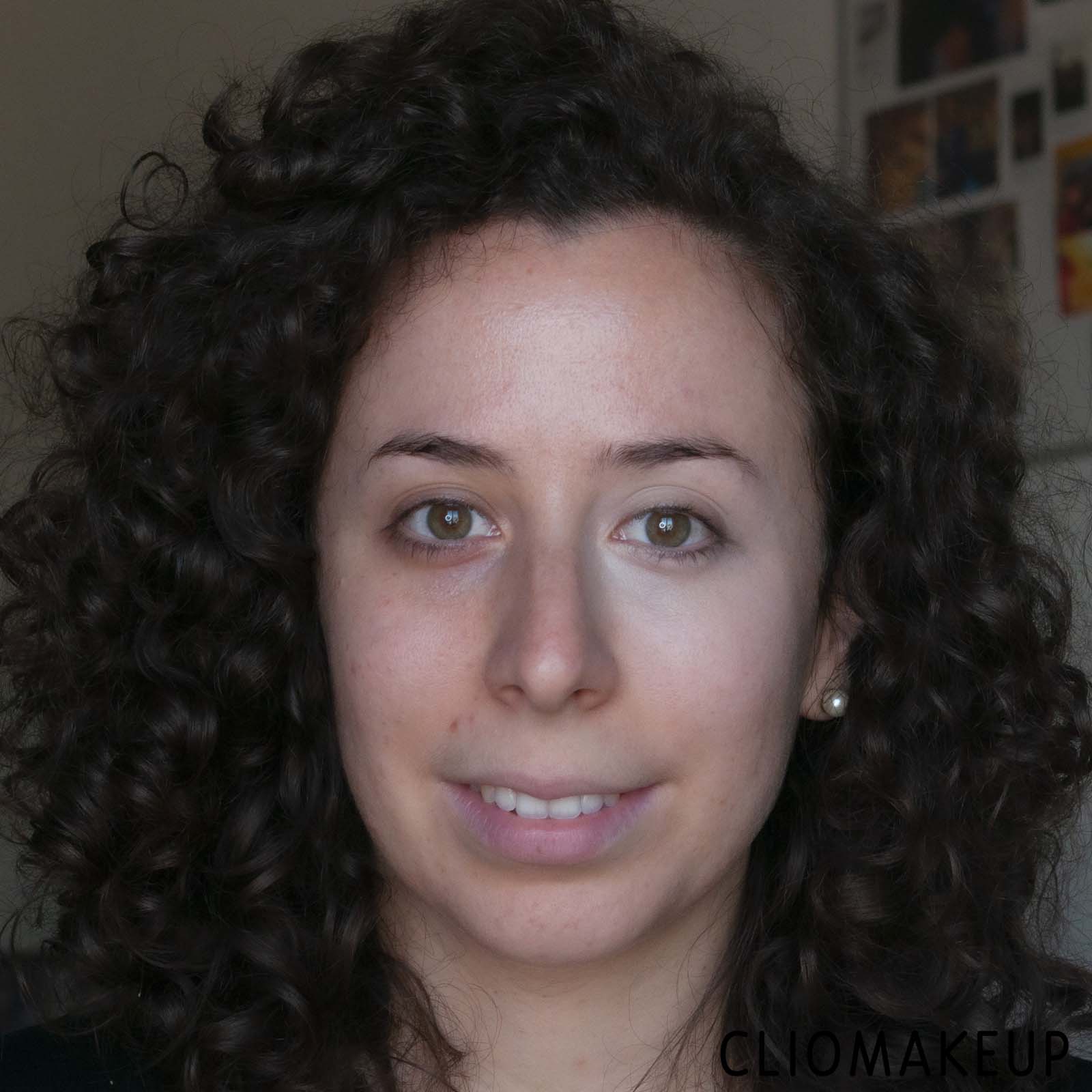 cliomakeup-recensione-correttore-nyx-born-to-glow!-radiant-concealer-9