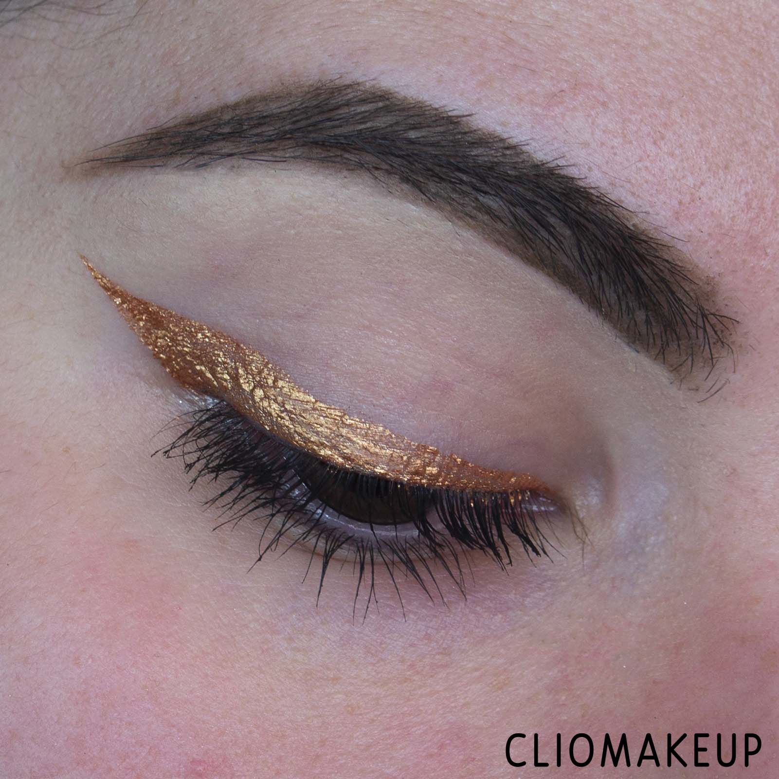 cliomakeup-recensione-eyeliner-pupa-gold-me-liquid-metaliner-10