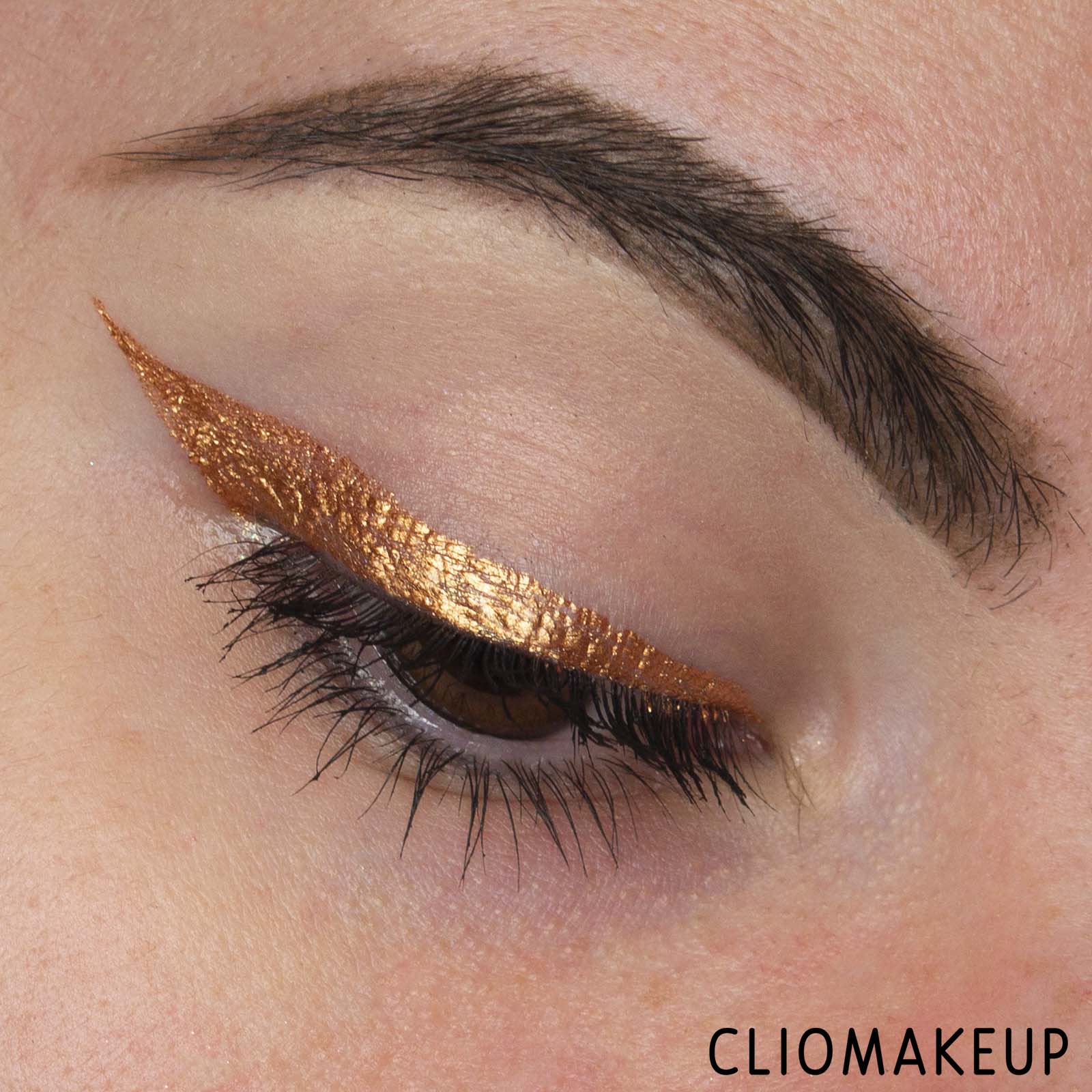 cliomakeup-recensione-eyeliner-pupa-gold-me-liquid-metaliner-11