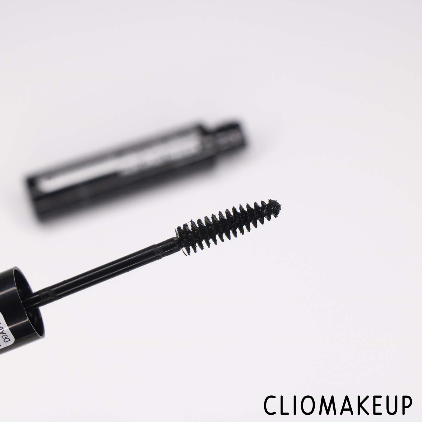 cliomakeup-recensione-mascara-essence-all-eyes-on-me-multi-effect-mascara-5