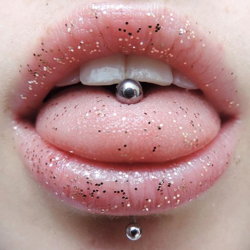 cliomakeup-tendenze-piercing-2020-teamclio-lingua