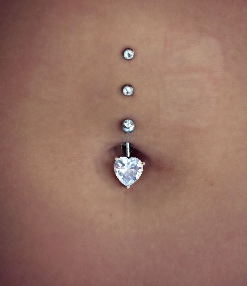 cliomakeup-tendenze-piercing-2020-teamclio-ombelico