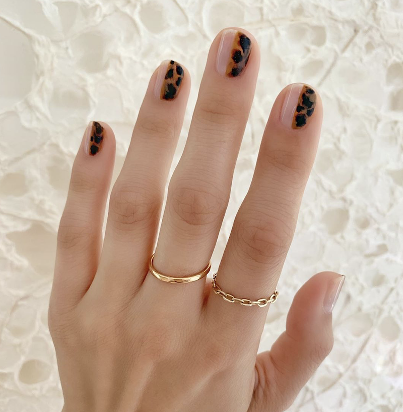 cliomakeup-tortoise-shell-nails-10-negative-space