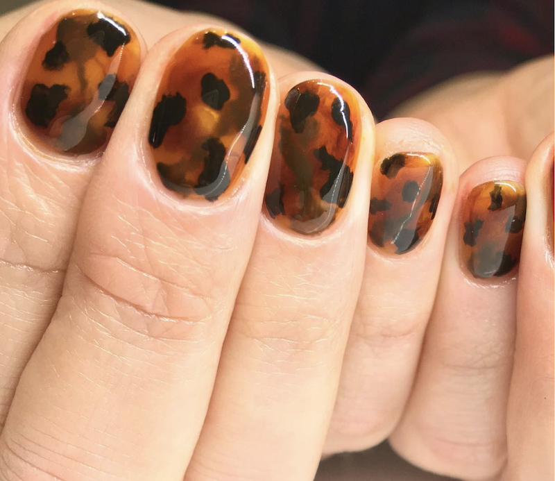 cliomakeup-tortoise-shell-nails-3-base