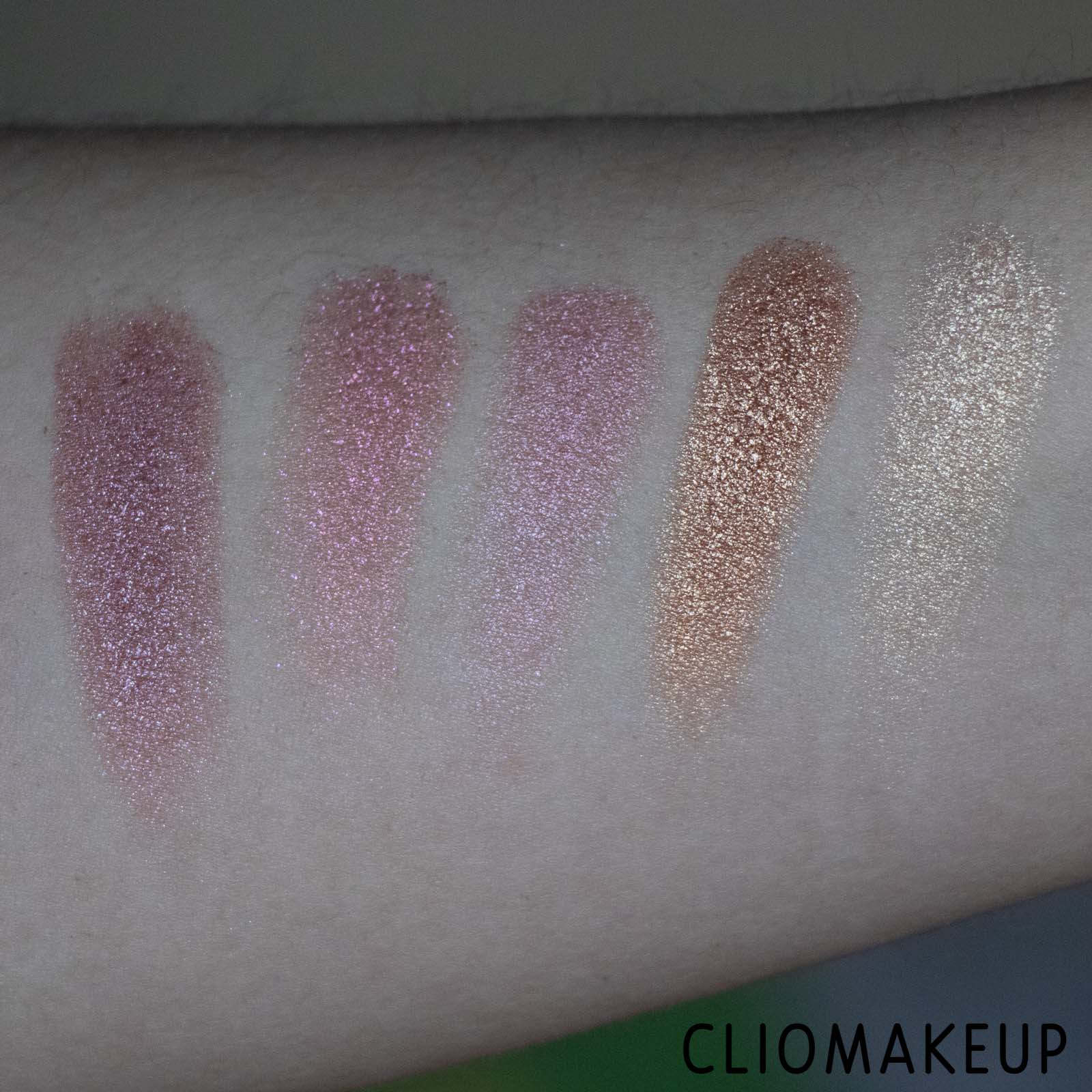 cliomakeup-recensione-essence-crystal-dreams-eyeshadow-palette-6