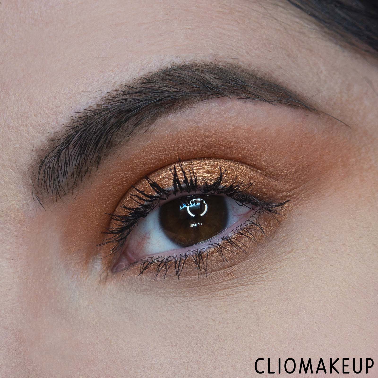 cliomakeup-recensione-ombretto-liquido-haus-laboratories-glam-attack-all-over-metallic-creme-14