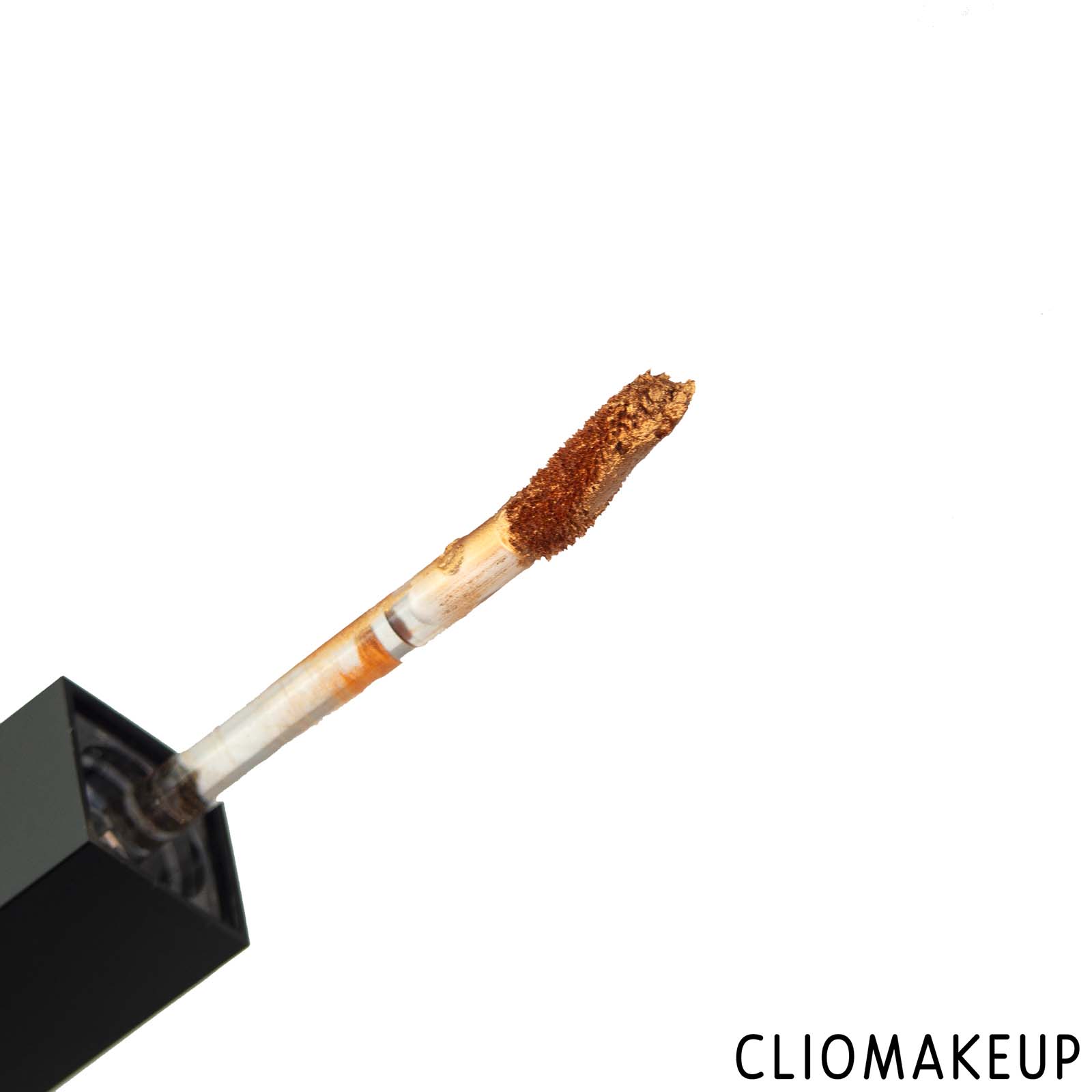 cliomakeup-recensione-ombretto-liquido-haus-laboratories-glam-attack-all-over-metallic-creme-5