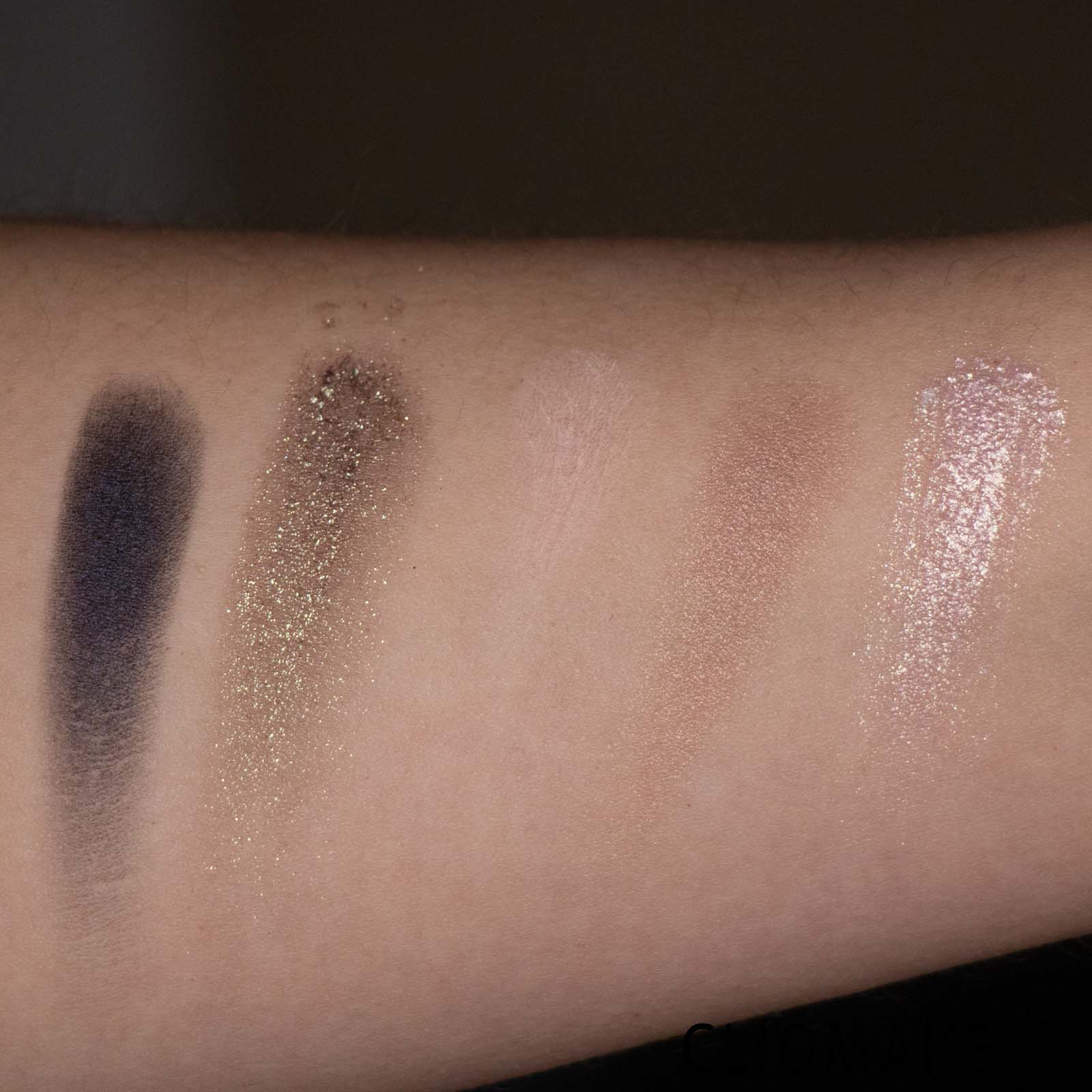 cliomakeup-recensione-palette-essence-witch-side-eyeshadow-palette-7