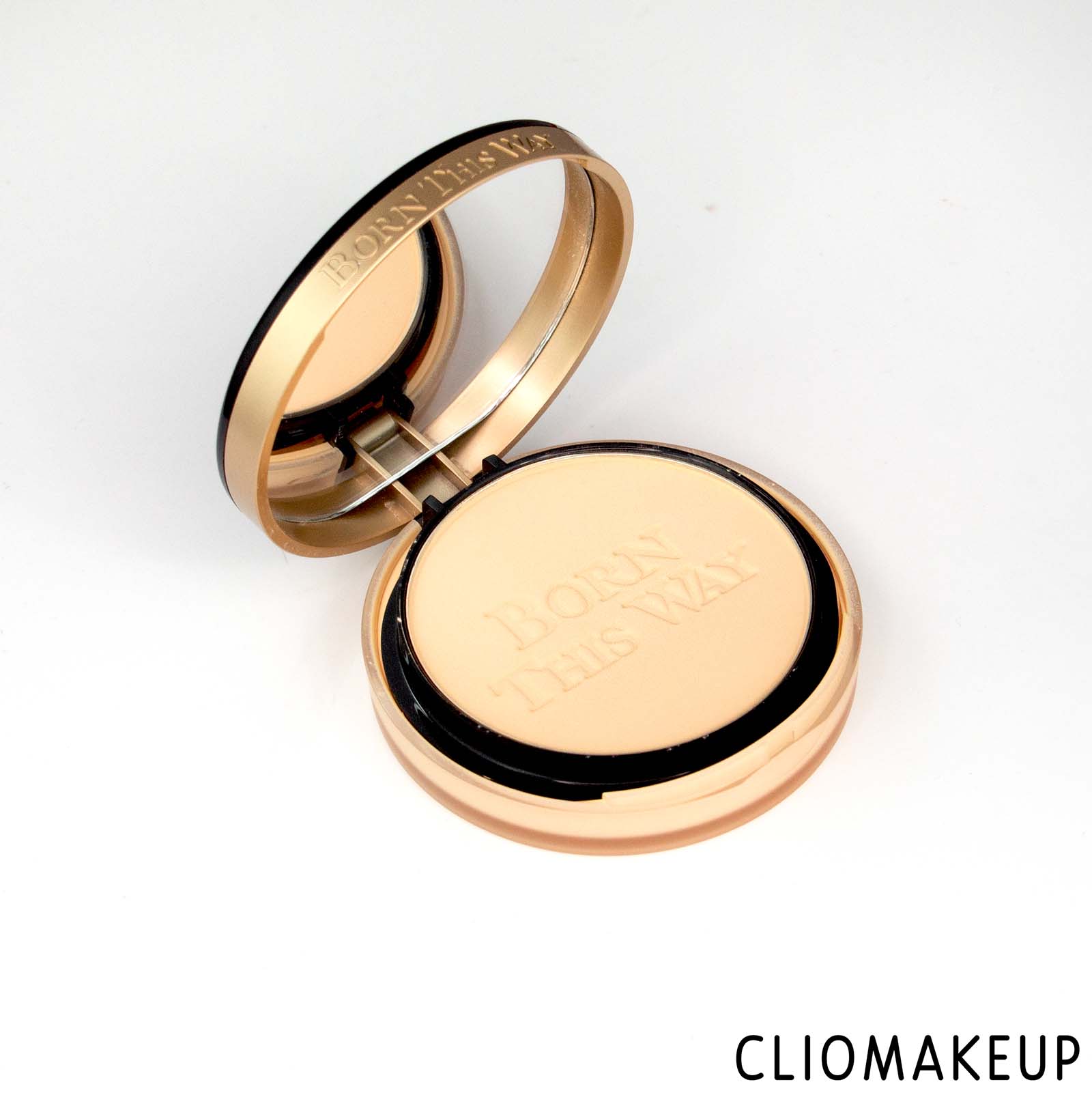 cliomakeup-recensione-fondotinta-too-faced-born-this-way-multi-use-complexion-powder-5