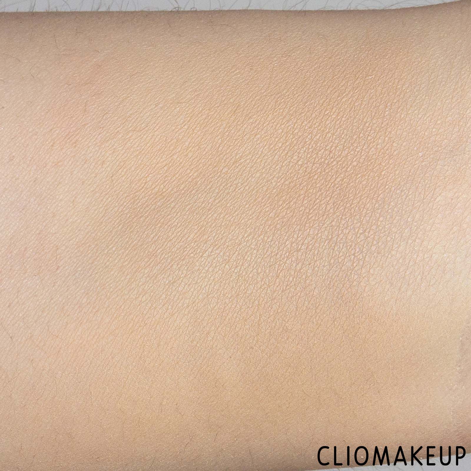 cliomakeup-recensione-fondotinta-too-faced-born-this-way-multi-use-complexion-powder-8