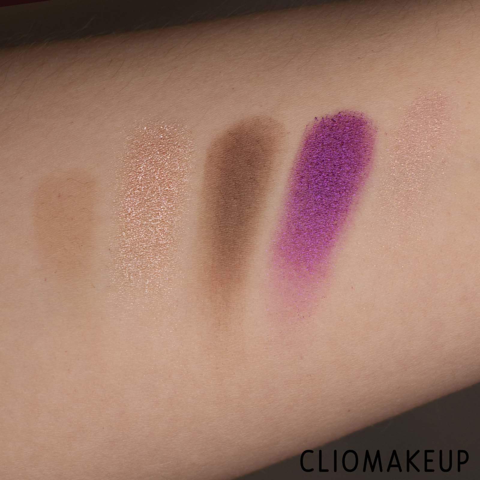 cliomakeup-recensione-palette-catrice-disney-limited-edition-minnie-e-daisy-eyeshadow-palette-7