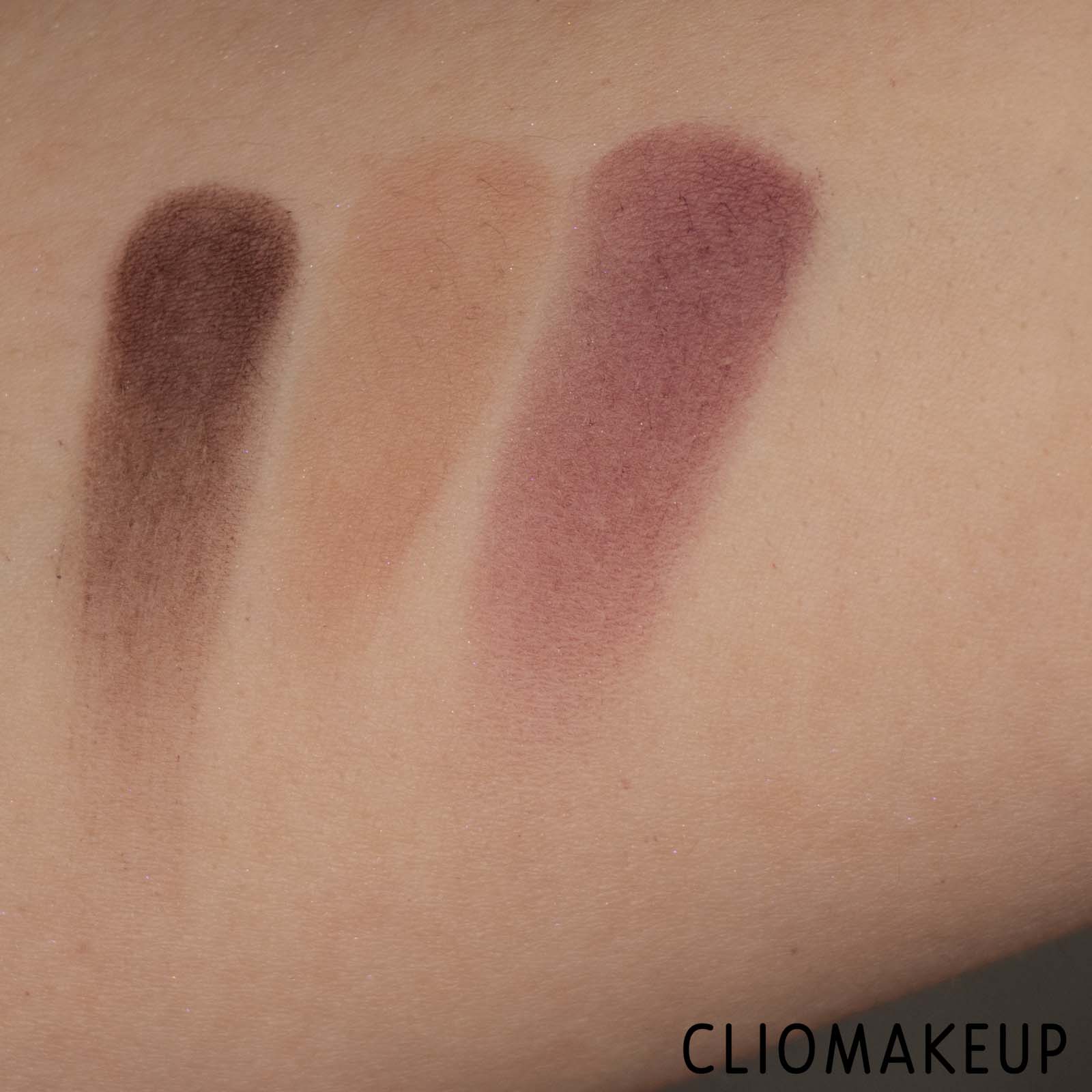 cliomakeup-recensione-palette-catrice-disney-limited-edition-minnie-e-daisy-eyeshadow-palette-9