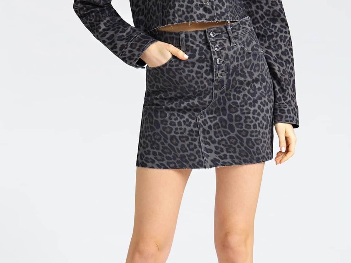 Cliomakeup-look-animalier-primavera-2020-19-guess-minigonna