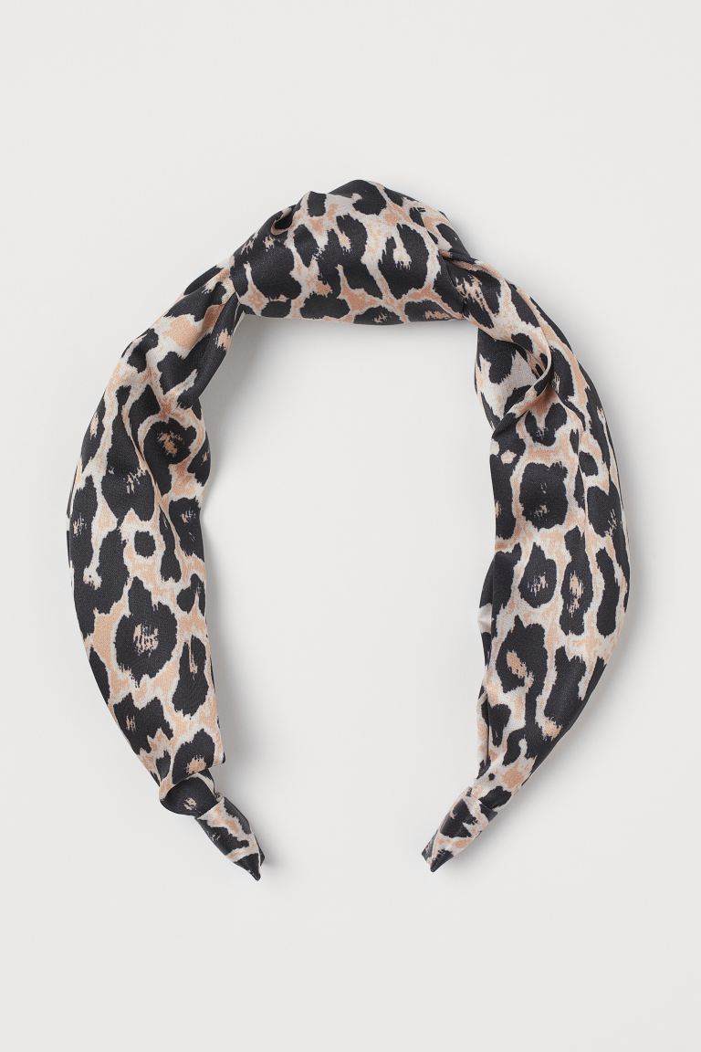 Cliomakeup-look-animalier-primavera-2020-9-hm-cerchietto