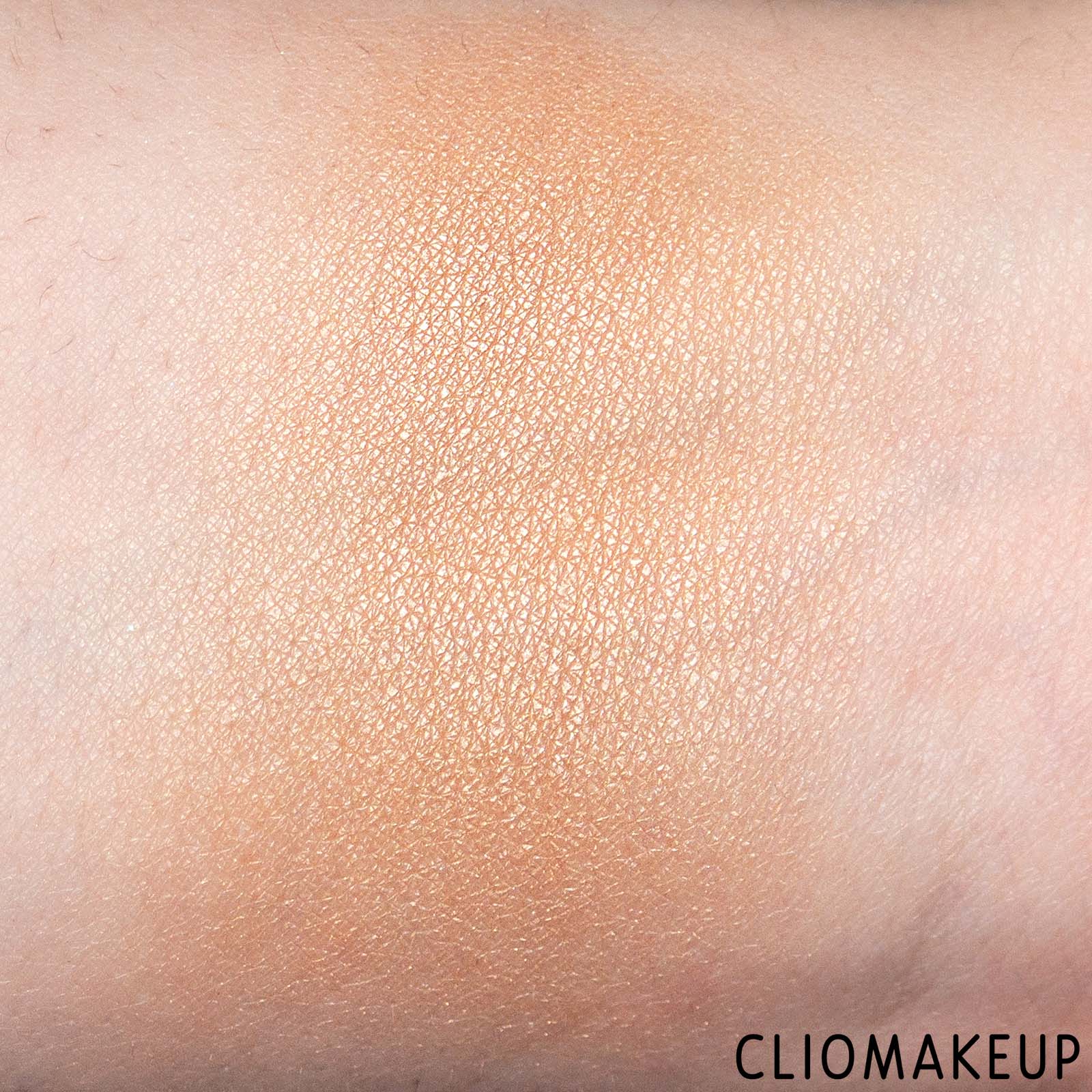 cliomakeup-recensione-blush-essence-bronzed-this-way!-baked-bronzy-blush-9