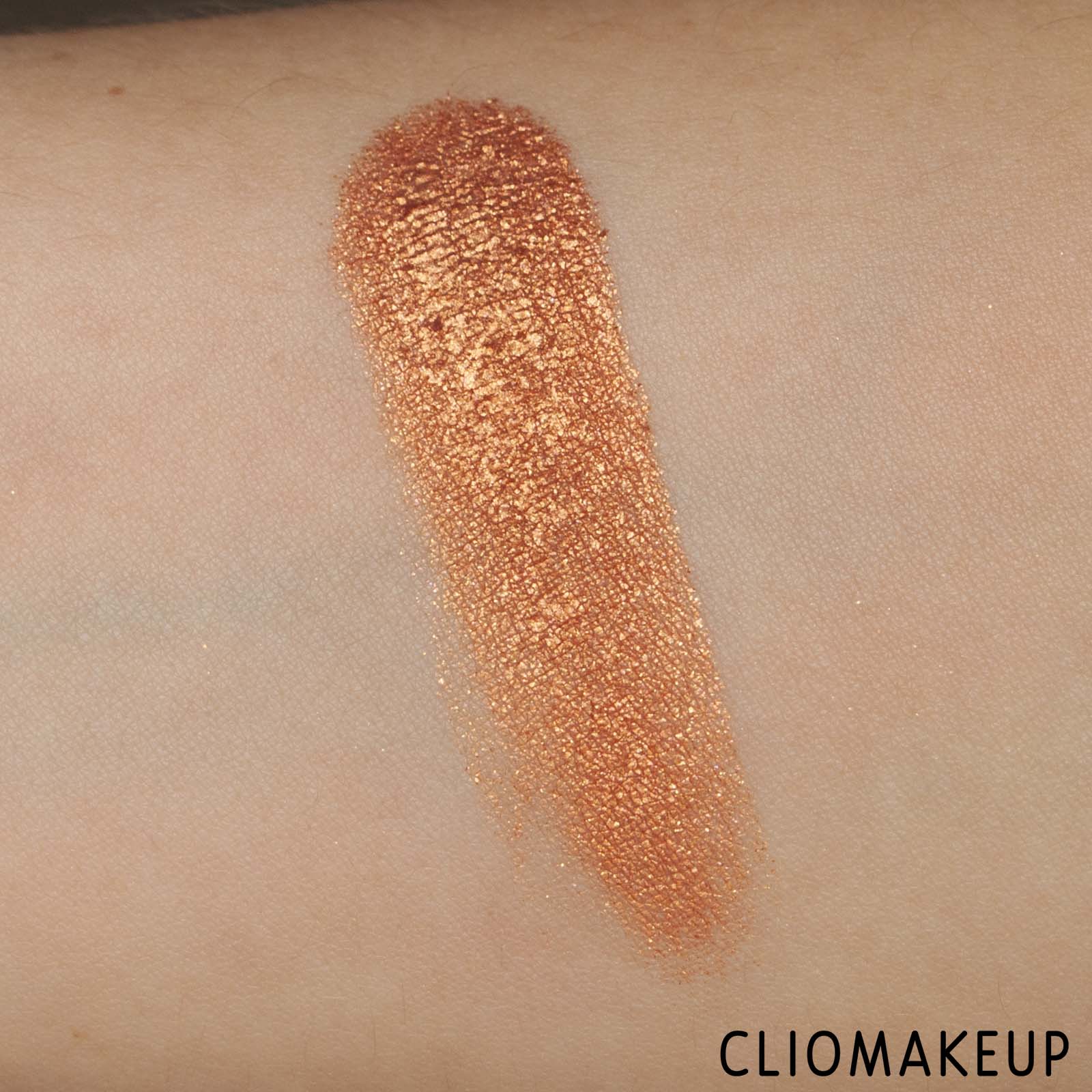 cliomakeup-recensione-ombretto-pupa-summer-escape-metal-shadow-6