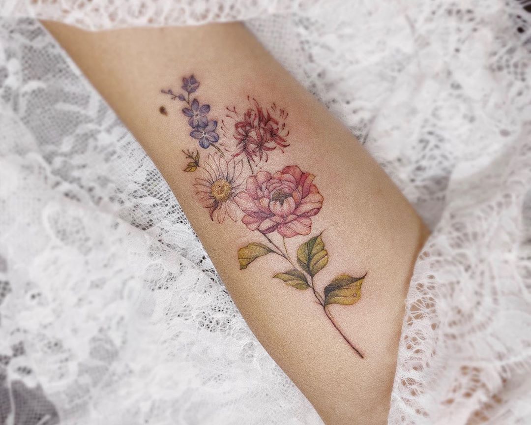 cliomakeup-tatuaggi-femminili-19-fiori-colorati