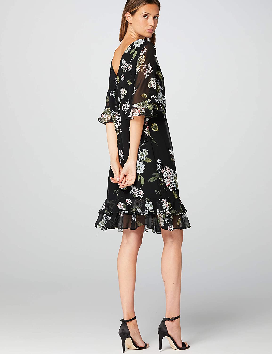 Cliomakeup-look-estivi-2020-23-vestito-corto-elegante