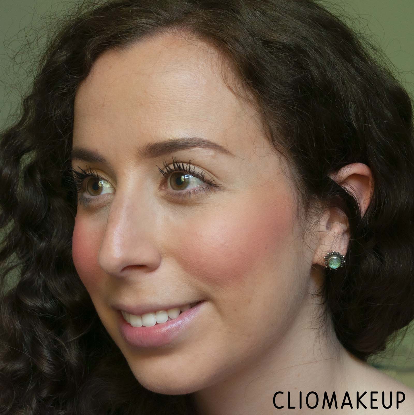 cliomakeup-recensione-blush-makeup-revolution-roxi-x-makeup-revolution-blush-burst-palette-12