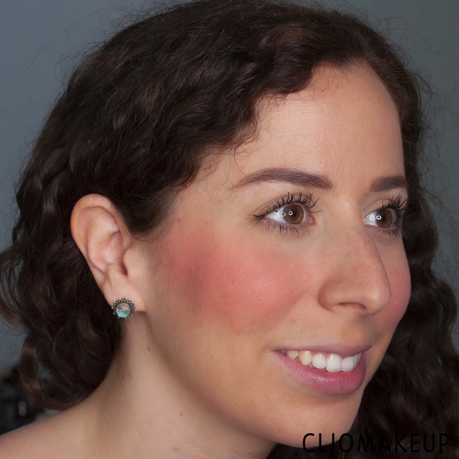 cliomakeup-recensione-blush-makeup-revolution-roxi-x-makeup-revolution-blush-burst-palette-15