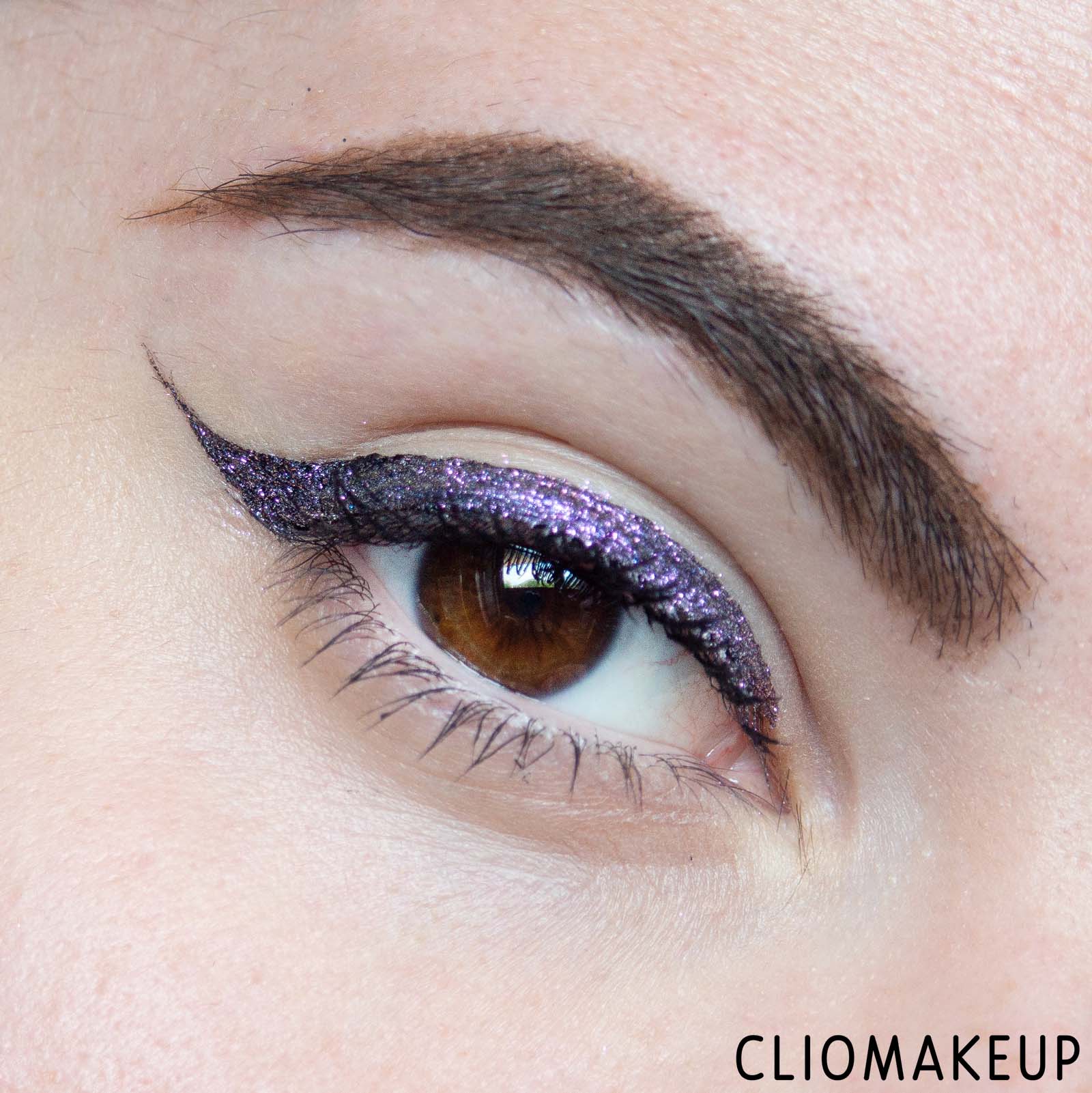 cliomakeup-recensione-eyeliner-urban-decay-wired-double-ended-eyeliner-e-top-coat-10