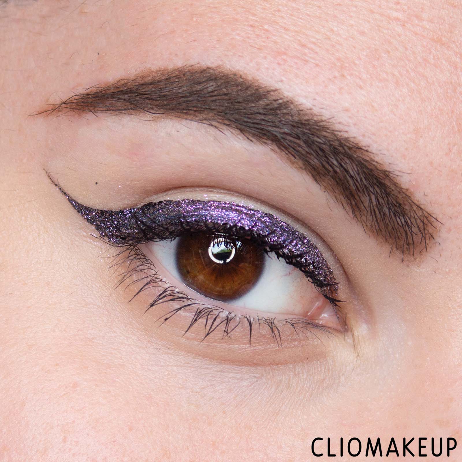 cliomakeup-recensione-eyeliner-urban-decay-wired-double-ended-eyeliner-e-top-coat-11
