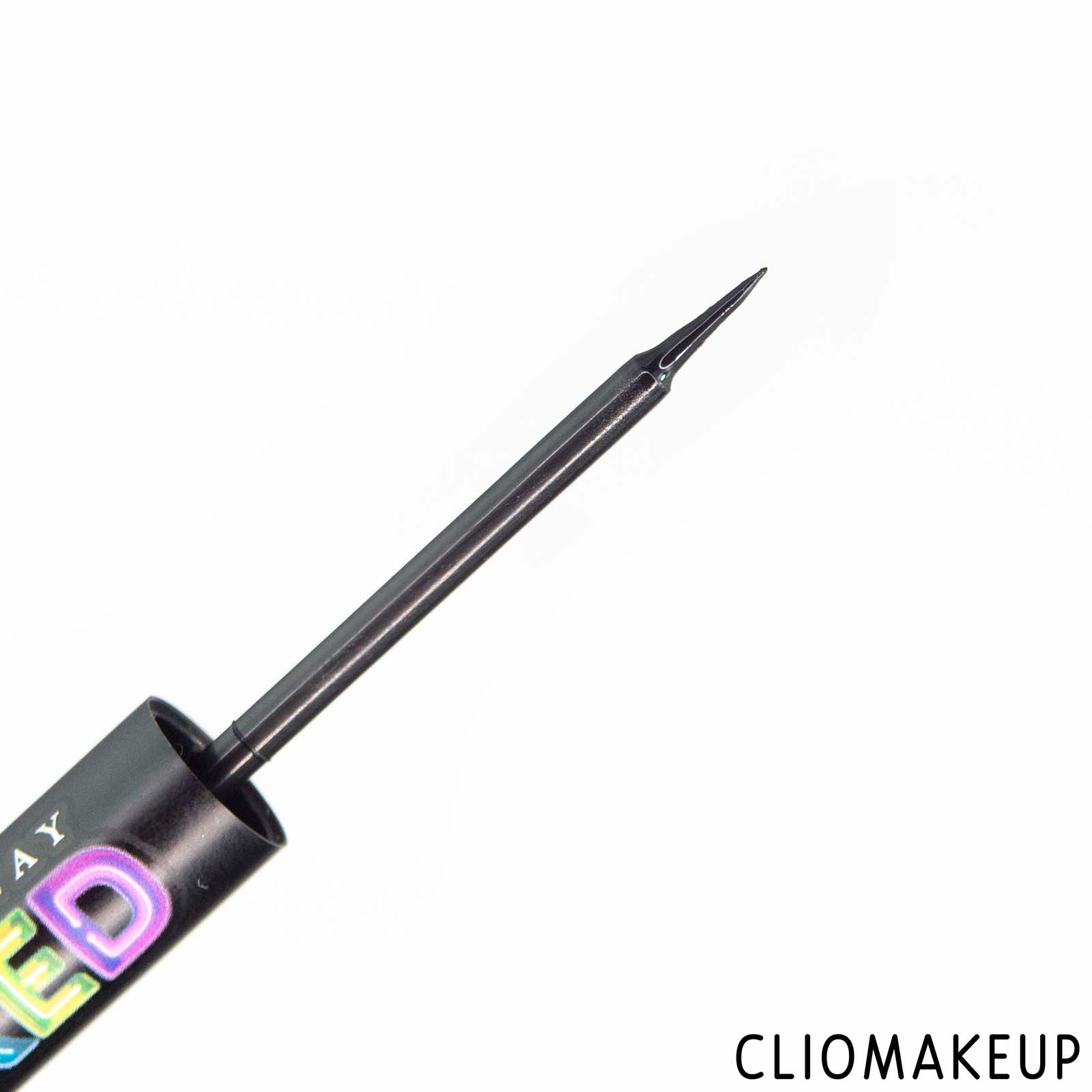 cliomakeup-recensione-eyeliner-urban-decay-wired-double-ended-eyeliner-e-top-coat-4