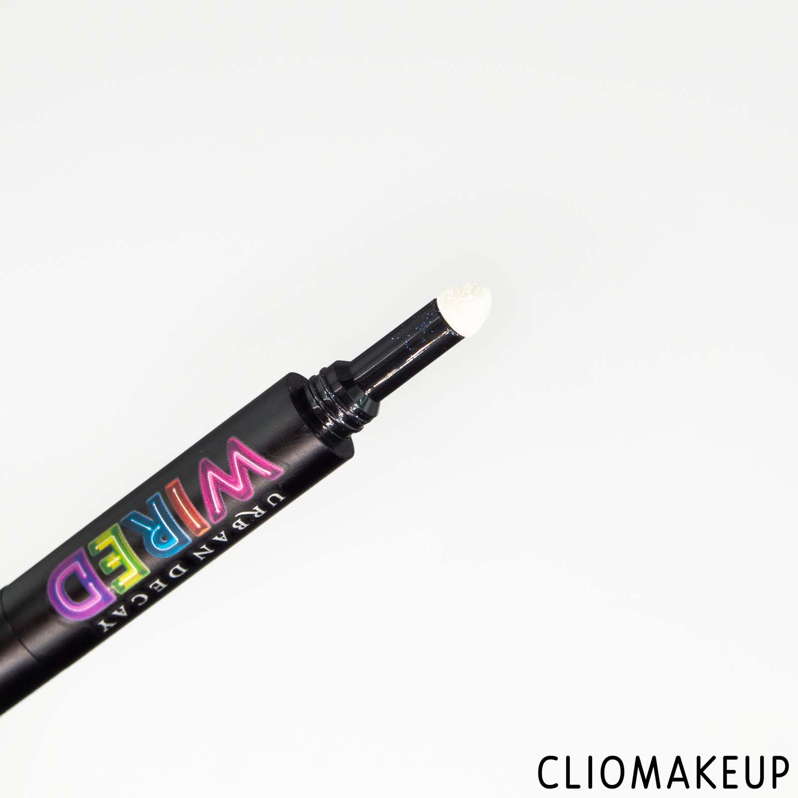 cliomakeup-recensione-eyeliner-urban-decay-wired-double-ended-eyeliner-e-top-coat-5
