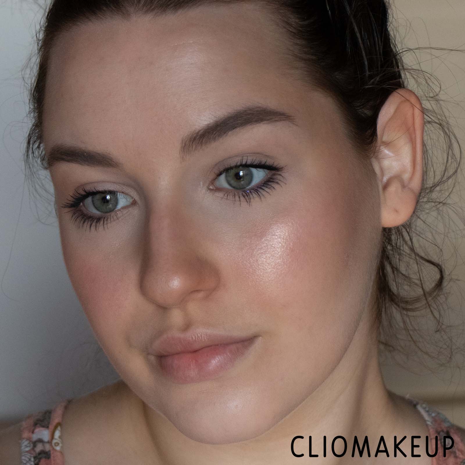 cliomakeup-recensione-palette-catrice-luminice-highlight-e-blush-glow-palette-10
