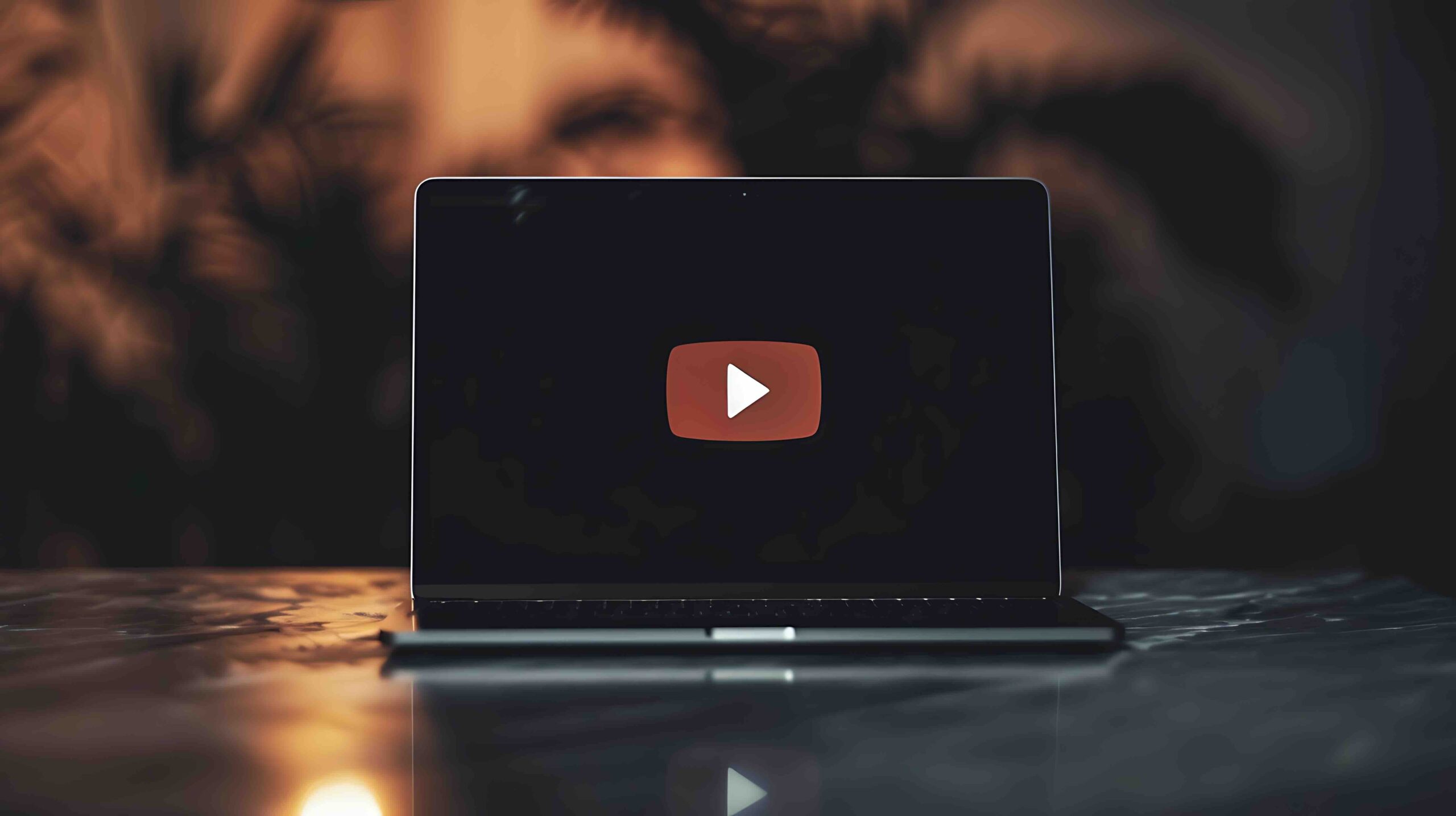 computer-schermo-video-youtube