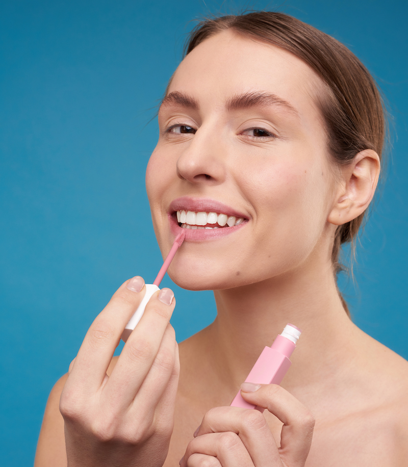 cliomakeup-errori-trucco-estate-teamclio-rossetti-chiari