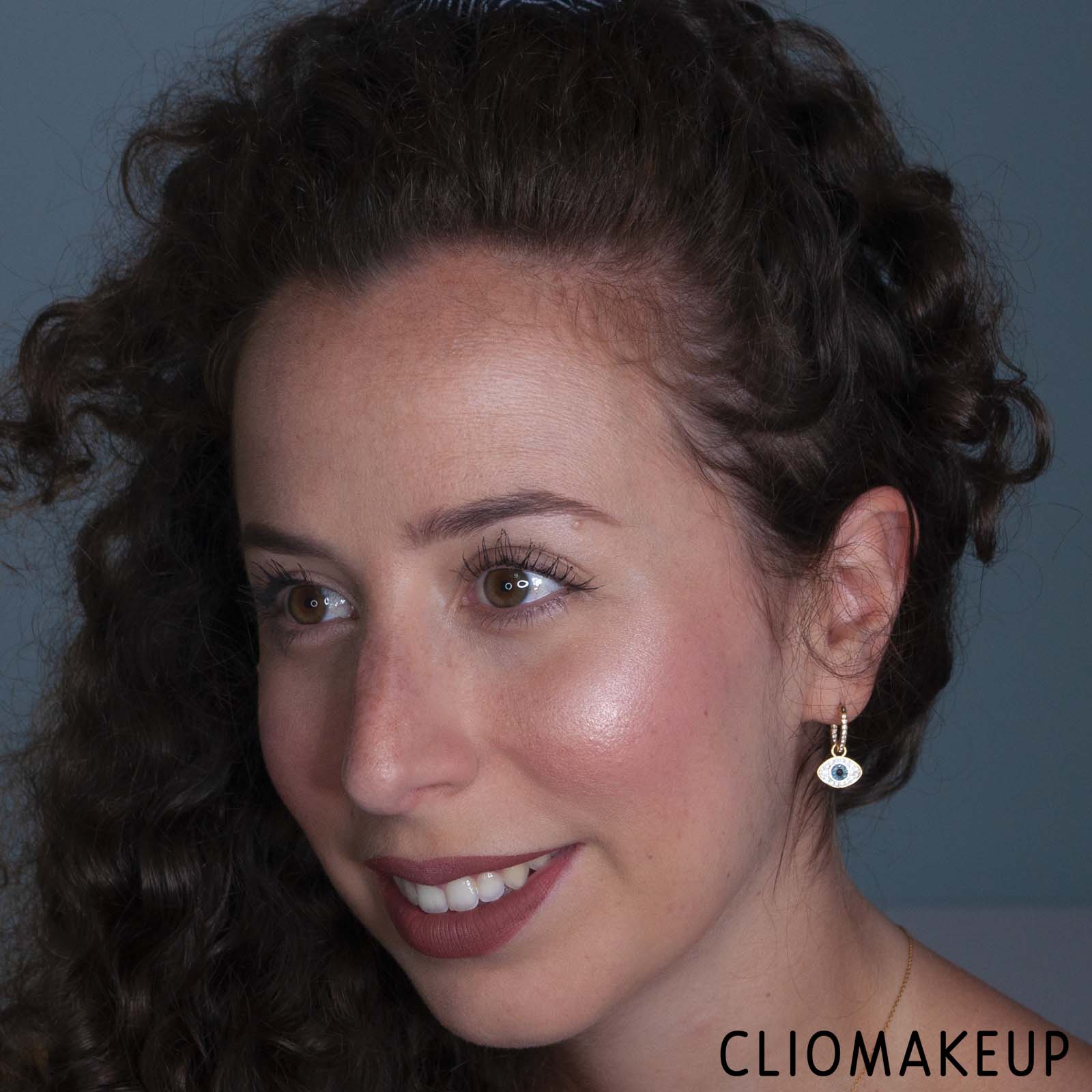 cliomakeup-recensione-cipria-catrice-high-glow-mineral-highlighting-powder-11