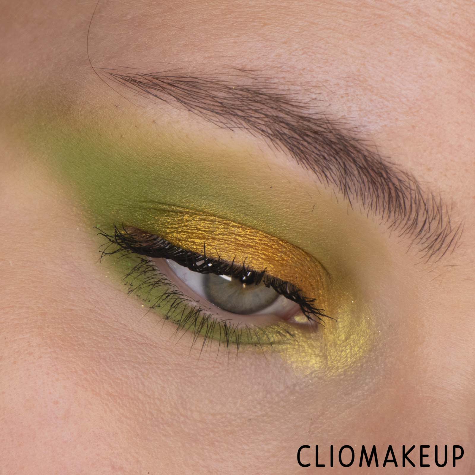 cliomakeup-recensione-palette-makeup-revolution-neon-shadow-palette-up-all-night-11