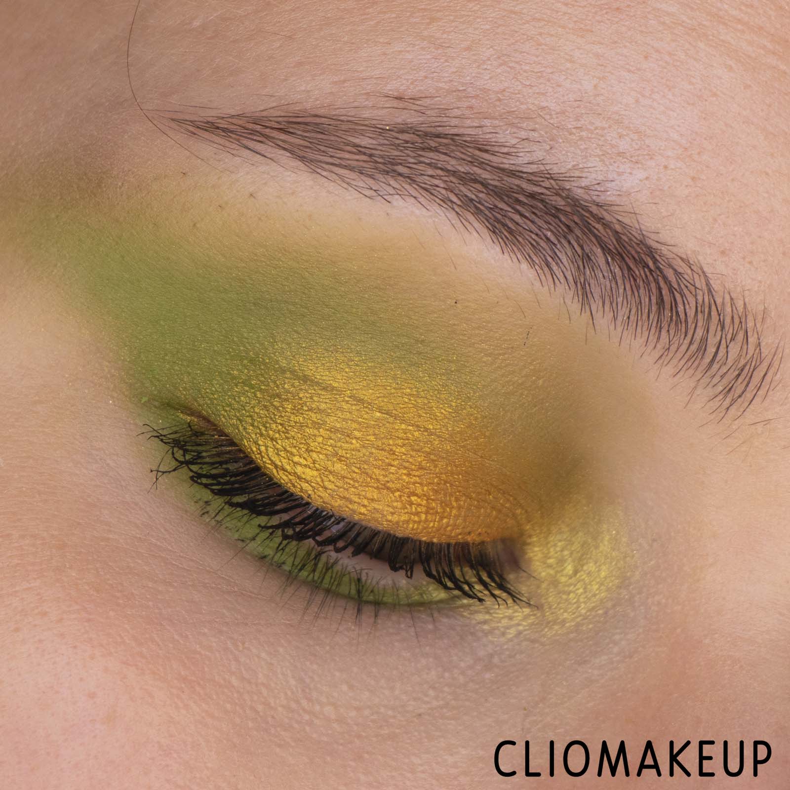 cliomakeup-recensione-palette-makeup-revolution-neon-shadow-palette-up-all-night-12