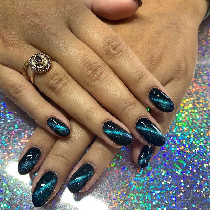 cliomakeup-tendenza-unghie-cats-eye-nails-teamclio-3